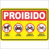 Proibido anda de cavalo, carro, quadriciclo e de motocicleta. 